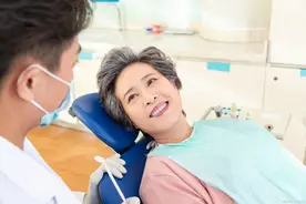 年纪大了一定会掉牙吗？想要老年拥有一口好牙，看看医生怎么说图片