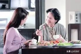 老公升职加薪，婆婆变脸开始作威作福，女子忍无可忍出大招图片