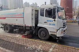 春整进行时 | 洗扫除尘提“颜值”！哈尔滨开展市容卫生清洗日活动图片