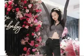 34岁杨颖晒辣妹穿搭小露蛮腰 又甜又酷少女感十足图片