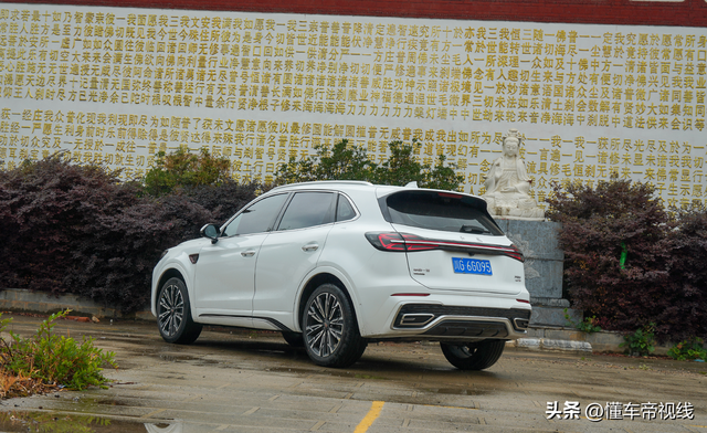 新车 | 换装2.0T高功率发动机+8AT变速箱，试驾新款红旗HS5