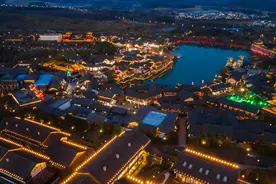 常州有一座“逍遥山镇”，夜色下恍若走进了仙境，就在茅山脚下图片