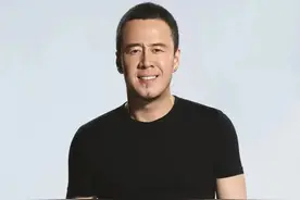 白雪和杨坤分手，离别时将贴身项链送给杨坤，他转身就卖了800块图片