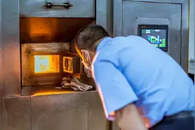 火葬场产生的尸油，都被端上了餐桌？火化师给出真实的答案图片