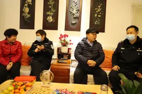 【新春看望送温暖 浓浓关怀显真情】崔宏伟副县长看望慰问退休民警图片