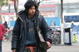 从“抗洪英雄”到“最帅流浪汉”，“犀利哥”程国荣的别样人生图片
