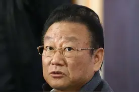 如今“国内赚钱国外花”的蒋大为，终于为自己的行为付出了代价图片