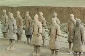 商鞅变法立木为信，那个把长木搬到北门的人后来怎么样了？图片