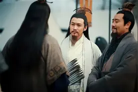 诸葛亮双腿健全为何打仗时总坐着轮椅图片
