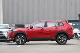 丰田良心了，标配7气囊+自动挡，尺寸大12.58万起，带你看锋兰达图片