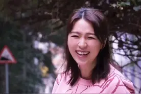 40岁TVB女星晒与长子合照，三个月孕肚太大遮不住，被误会将临盆图片