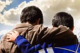 《追风筝的人》：人生第一本看了忍不住深夜痛哭的书图片