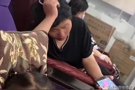 浙江一婆婆带孩子总犯困，儿媳半夜撞见恍然大悟：以为带娃太累图片