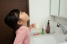 10个宝宝7个龋齿，刷不到这3个地方，天天刷也白费图片