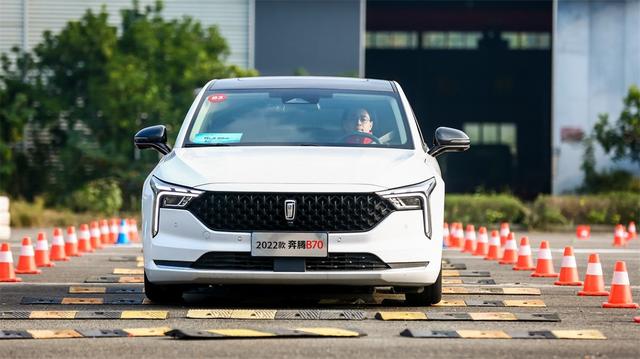 春节购车花小钱办大事，一汽奔腾B70是你最值得的明智之选