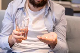 高血压药，到底该早上吃还是睡前吃？饭前吃还是饭后吃？答案来了图片