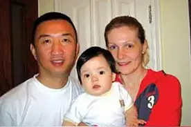 中国战地记者为报恩，娶了俄特种兵遗孀，终和平分手儿女随他回国图片