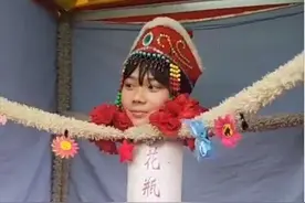 90年代，没有四肢和躯干，长在花瓶里的女孩，是如何骗人的？图片