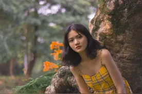 故事：来陌生城市写生，母胎单身的她，意外和房东帅儿子谈场恋爱图片