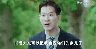 “玉兔精”演大妈，跟年轻小伙抢篮球场，广场舞比赛穿奥特曼战服