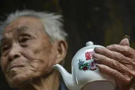 研究45万名中国人，10年的随访发现，每天喝茶会增加癌症风险？图片