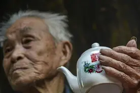 研究45万名中国人，10年的随访发现，每天喝茶会增加癌症风险？图片