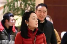 被传借肚逼宫，将杨幂踢出剧组，陈红可真够辣的图片