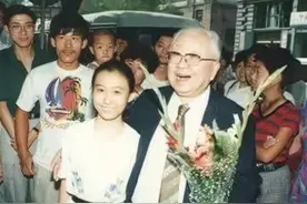 天才少女14岁上央视，21岁时未婚生3个娃，她的人生被谁毁了？图片