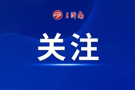 汕头再现工人赤脚踩腌菜，工人边抽烟边干活图片