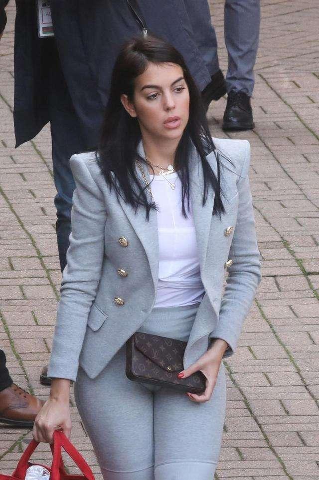 c罗女友:毒贩之女,征服花心总裁,为他连生两女却闭口不提结婚