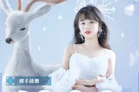 战鹰：八年定段不如一朝破防，靠着纯粹的抽象她成为直播“顶流”图片