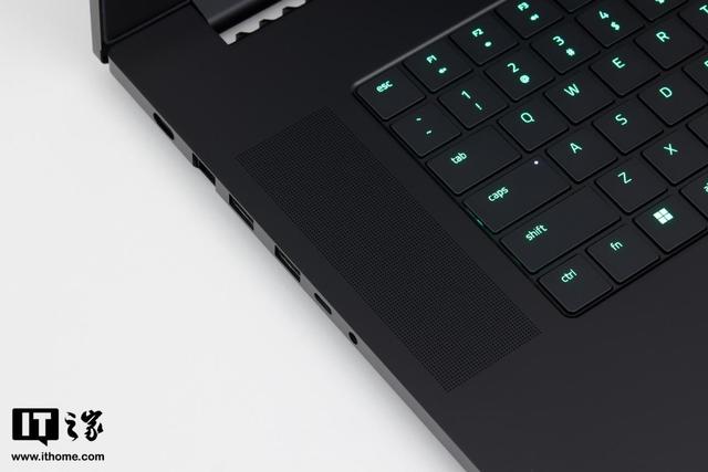 雷蛇灵刃 17 专业版评测：最强移动端 GPU，DLSS 畅玩 2K 光追