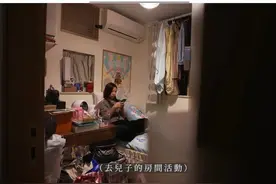 追星成瘾的中产妈妈，逼疯了全家人：住成垃圾堆、堆满奢侈品！图片