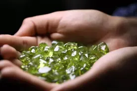 天津一男子在河南10年，捡了600多块蛟河橄榄石，专家：建议上交图片