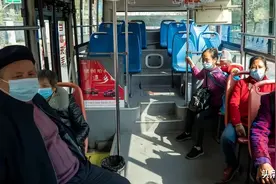 2023年老年人的免费公交卡将被取消，真的吗？政策会怎么变？图片