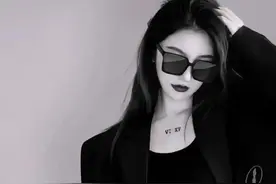 头像：女生高级黑白头像图片