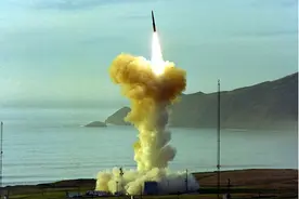 导弹试射，黄海军演，美对华来硬的？关键时刻，辽宁舰却不能出动图片