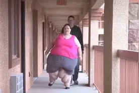 美国400斤女子嫁高富帅，生2娃后重达1450斤，丈夫支持她冲击1吨图片