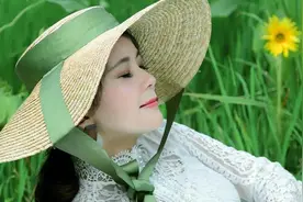 女邻居说：你完事没？我女儿马上回，她看到我们这样，我没脸见人图片