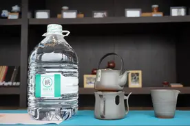 峨眉山矿泉水：你知道正确的饮水方式是什么样的吗？图片