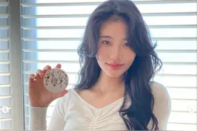 小S二女儿广告大片出炉，妆发成熟超有气质，网友直呼像30多岁图片