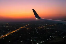 从普通二本到“月薪30万”，李佳琦身边的这个女人，终于藏不住了图片