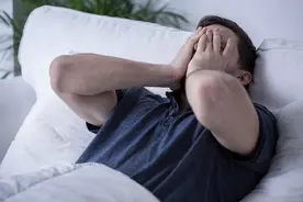 再三提醒：老人半夜总是腿抽筋，就是缺钙？这4个原因别再忽视了图片