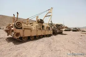 肩并肩！与M1A1主战坦克一起援乌的还有专属保姆车M88坦克抢救车图片