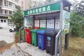 感应开合不脏手 更换智能垃圾桶 环保又便民图片