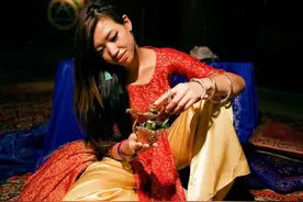 越南女人在新婚夜时的习俗，还挺有意思的。图片