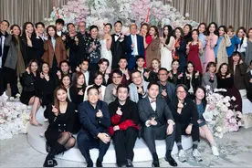 港娱这夜，站位暴露江湖地位，容祖儿古巨基站一边，C位雷打不动图片