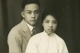 洞房夜，19岁新郎揭开盖头，一把抓起新娘脚丫，捧在手心：太好了图片