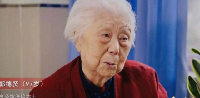 她是出卖江姐叛徒的妻子，今98岁却被国人敬重，她到底做了什么？
