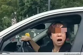 “你告诉我怎么取消”女司机拒不礼让救护车，她没错，制度有问题图片